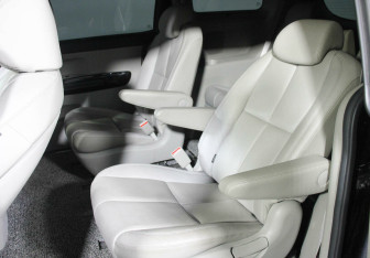 Подержанный автомобиль Kia Carnival 2018 года (23 фото)