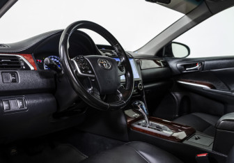 Подержанный автомобиль Toyota Camry Sedan 2013 года (9 фото)