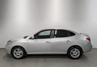 Подержанный автомобиль Hyundai Elantra Sedan 2007 года (8 фото)