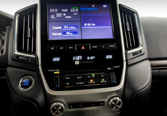 Подержанный автомобиль Toyota Land Cruiser Suv 2017 года (15 фото)