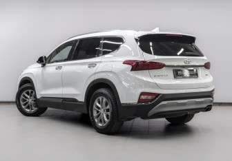 Подержанный автомобиль Hyundai Santa Fe 2019 года (7 фото)