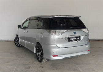 Подержанный автомобиль Toyota Estima 2012 года (4 фото)