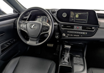 Подержанный автомобиль Lexus ES 2021 года (29 фото)