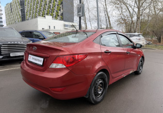 Подержанный автомобиль Hyundai Solaris Sedan 2011 года (5 фото)