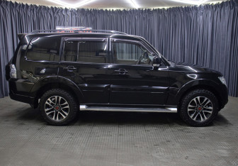 Подержанный автомобиль Mitsubishi Pajero 2012 года (4 фото)