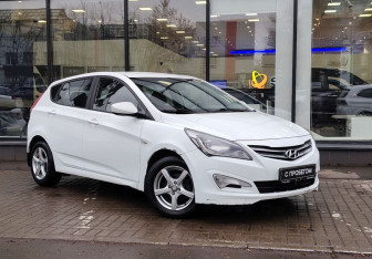 Подержанный автомобиль Hyundai Solaris Hatchback 2015 года (3 фото)