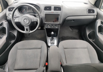 Подержанный автомобиль Volkswagen Polo Sedan 2011 года (10 фото)