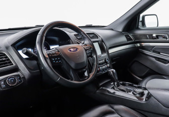 Подержанный автомобиль Ford Explorer 2019 года (7 фото)