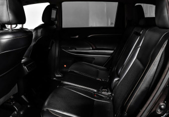 Подержанный автомобиль Toyota Highlander 2014 года (17 фото)