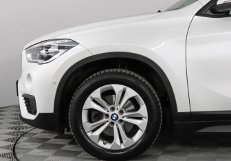 Подержанный автомобиль BMW X1 2019 года (8 фото)