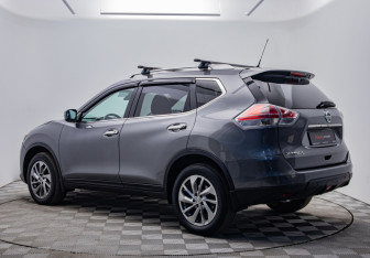 Подержанный автомобиль Nissan X-Trail 2015 года (3 фото)