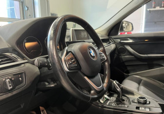Подержанный автомобиль BMW X1 2018 года (11 фото)