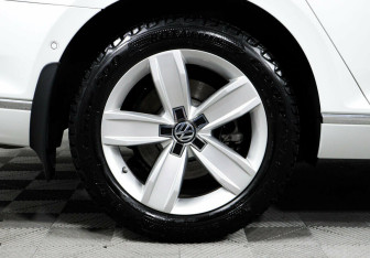 Подержанный автомобиль Volkswagen Passat Sedan 2020 года (8 фото)