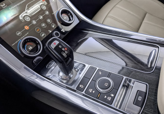 Подержанный автомобиль Land Rover Range Rover Sport 2020 года (21 фото)