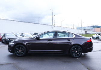 Подержанный автомобиль Jaguar XF Sedan 2012 года (8 фото)