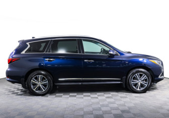 Подержанный автомобиль Infiniti QX60 2019 года (4 фото)