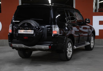 Подержанный автомобиль Mitsubishi Pajero 2014 года (4 фото)