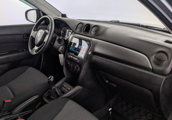 Подержанный автомобиль Suzuki Vitara 2022 года (13 фото)