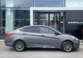 Подержанный автомобиль Hyundai Solaris Sedan 2012 года (4 фото)