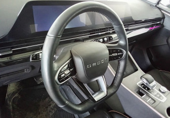 Подержанный автомобиль Omoda C5 2023 года (12 фото)