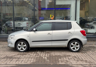 Подержанный автомобиль Skoda Fabia Hatchback 2012 года (5 фото)