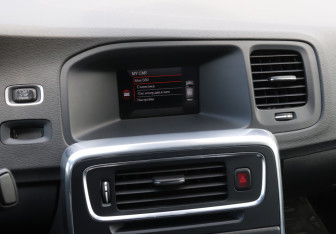 Подержанный автомобиль Volvo S60 2014 года (17 фото)