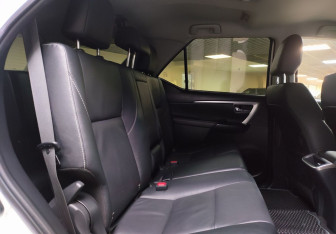 Подержанный автомобиль Toyota Fortuner 2020 года (13 фото)