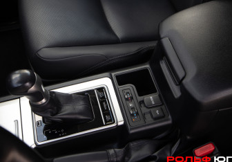Подержанный автомобиль Toyota Land Cruiser Prado 2021 года (17 фото)