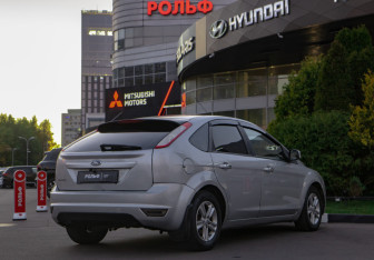 Подержанный автомобиль Ford Focus Hatchback 2010 года (4 фото)