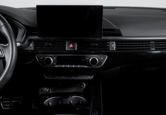 Подержанный автомобиль Audi A4 Sedan 2020 года (13 фото)