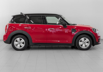 Подержанный автомобиль MINI Clubman Wagon 2017 года (4 фото)