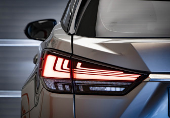 Подержанный автомобиль Lexus RX 2021 года (36 фото)