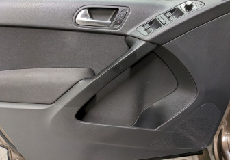 Подержанный автомобиль Volkswagen Tiguan 2014 года (11 фото)