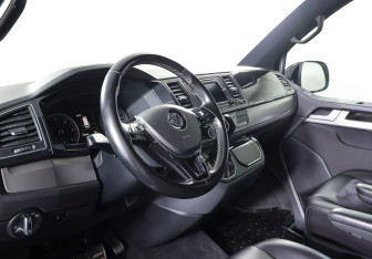 Подержанный автомобиль Volkswagen Multivan 2016 года (15 фото)