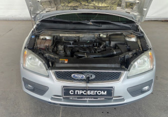 Подержанный автомобиль Ford Focus Sedan 2006 года (17 фото)