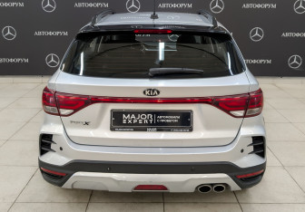 Подержанный автомобиль Kia Rio Hatchback 2021 года (6 фото)