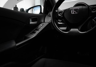Подержанный автомобиль Honda Civic Hatchback 2013 года (15 фото)