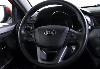 Подержанный автомобиль Kia Rio Sedan 2013 года (12 фото)