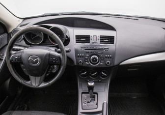 Подержанный автомобиль Mazda 3 Sedan 2012 года (13 фото)