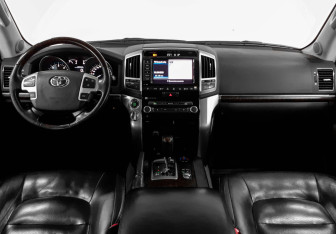 Подержанный автомобиль Toyota Land Cruiser Suv 2013 года (8 фото)
