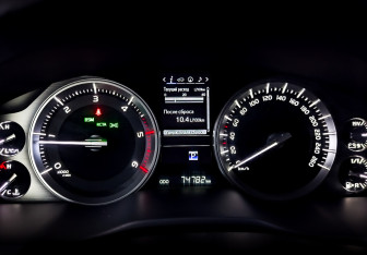 Подержанный автомобиль Toyota Land Cruiser Suv 2016 года (13 фото)