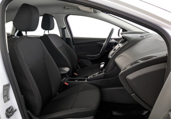 Подержанный автомобиль Ford Focus Hatchback 2017 года (24 фото)