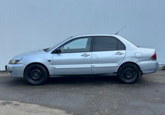 Подержанный автомобиль Mitsubishi Lancer Sedan 2006 года (8 фото)