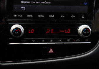 Подержанный автомобиль Mitsubishi Outlander 2021 года (19 фото)
