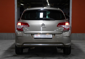 Подержанный автомобиль Citroen C4 Hatchback 2011 года (6 фото)