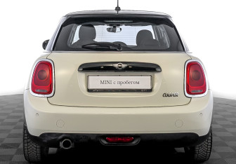 Подержанный автомобиль MINI Hatch 2016 года (6 фото)