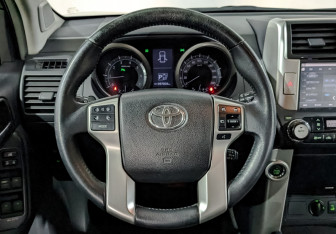 Подержанный автомобиль Toyota Land Cruiser Prado 2013 года (21 фото)