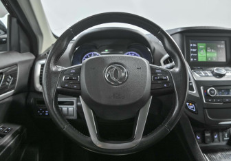 Подержанный автомобиль DongFeng AX7 2018 года (6 фото)