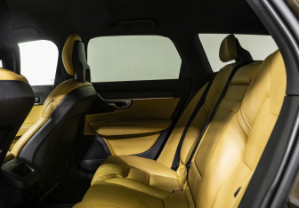 Подержанный автомобиль Volvo V90 Cross Country 2017 года (13 фото)