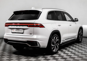 Подержанный автомобиль Geely Monjaro 2023 года (5 фото)